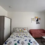 Studio-Modern Stylist-Hana Apart
