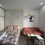 Studio-Modern Stylist-Hana Apart